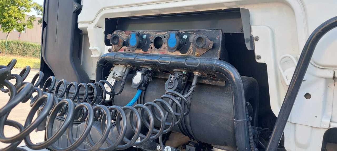 STOKOTA - Tartályos félpótkocsi: 1 kép. STOKOTA - Tartályos félpótkocsi: 1 kép.