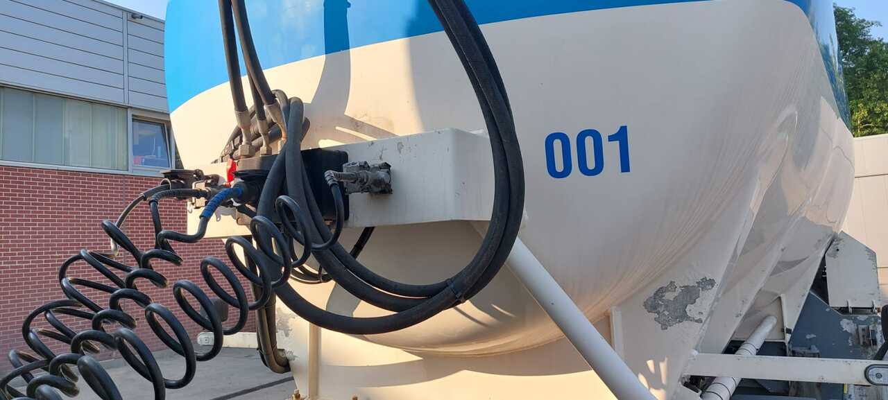 STOKOTA - Tartályos félpótkocsi: 3 kép. STOKOTA - Tartályos félpótkocsi: 3 kép.