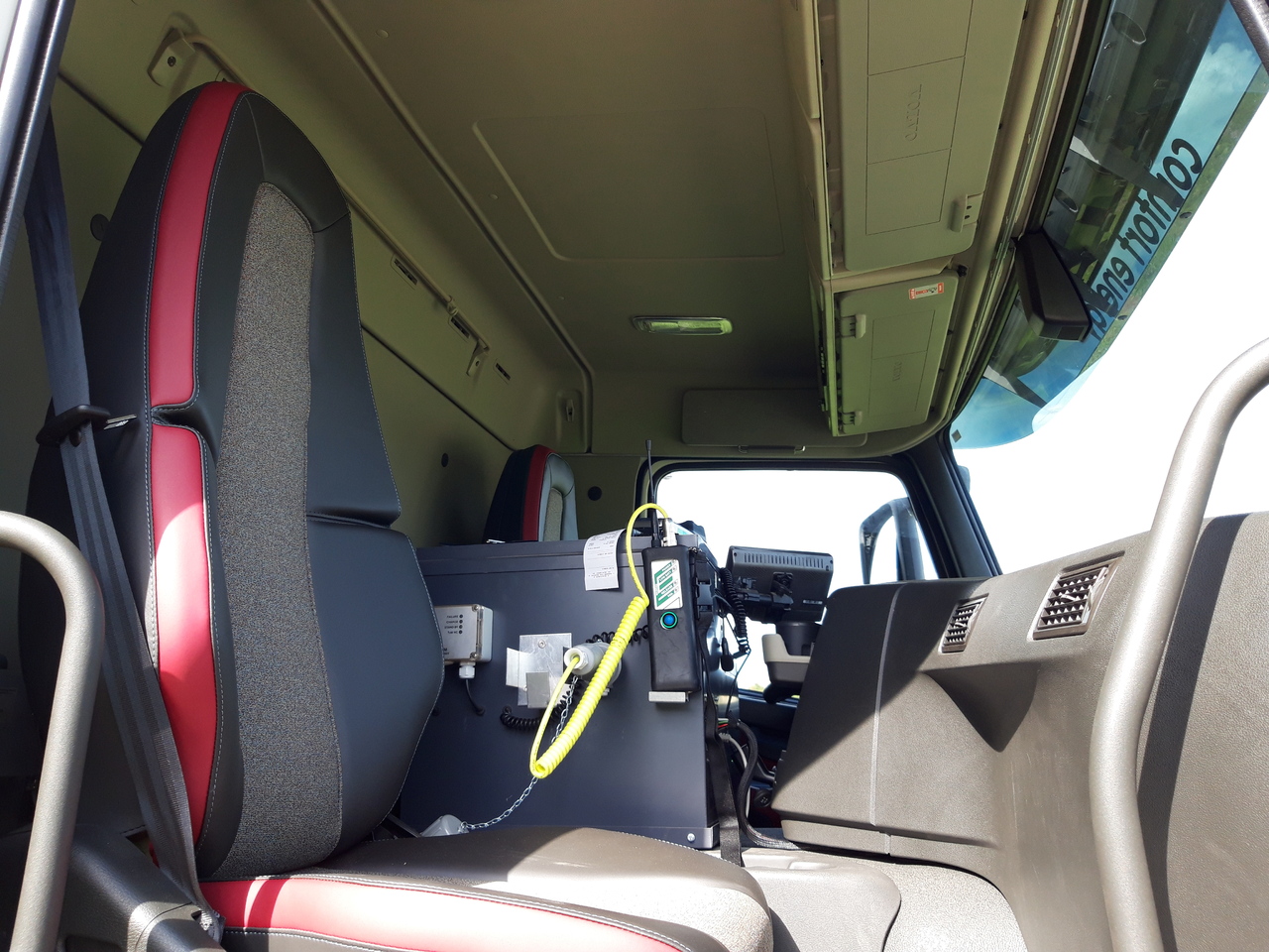 Tartályos teherautó VOLVO FM: 7 kép. Tartályos teherautó VOLVO FM: 7 kép.