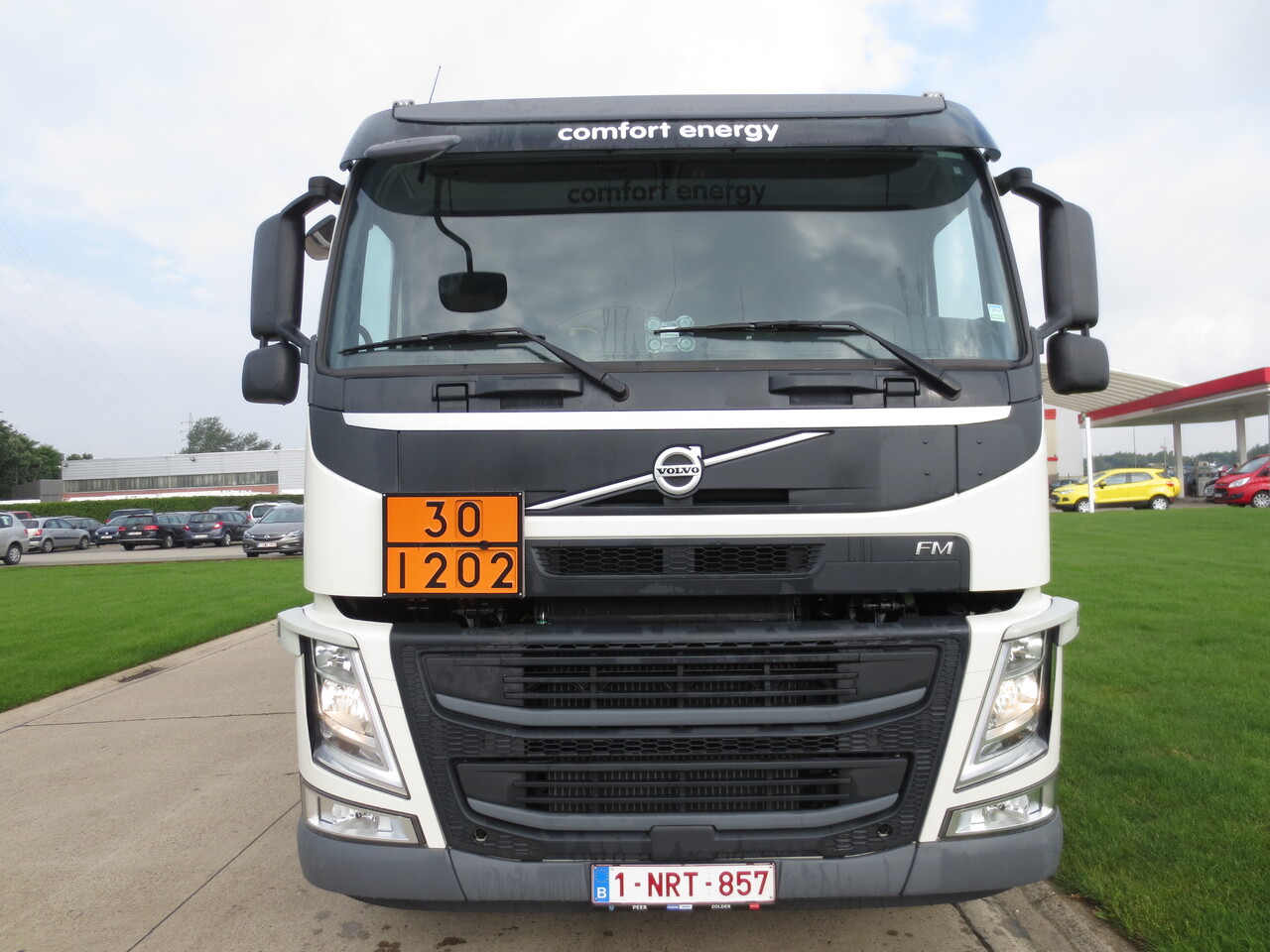 VOLVO FM - Tartályos teherautó: 2 kép. VOLVO FM - Tartályos teherautó: 2 kép.