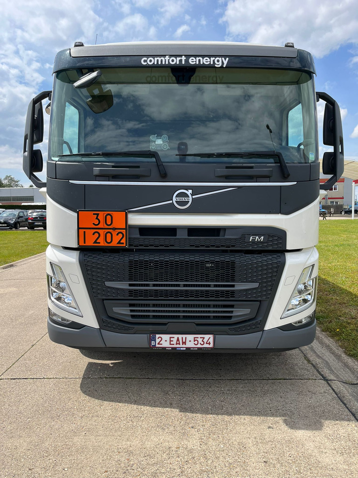 VOLVO FM - Tartályos teherautó: 4 kép. VOLVO FM - Tartályos teherautó: 4 kép.