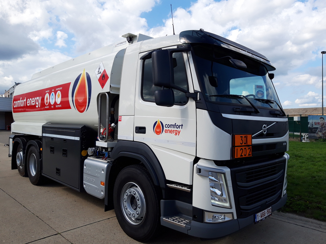 Tartályos teherautó VOLVO FM: 10 kép. Tartályos teherautó VOLVO FM: 10 kép.