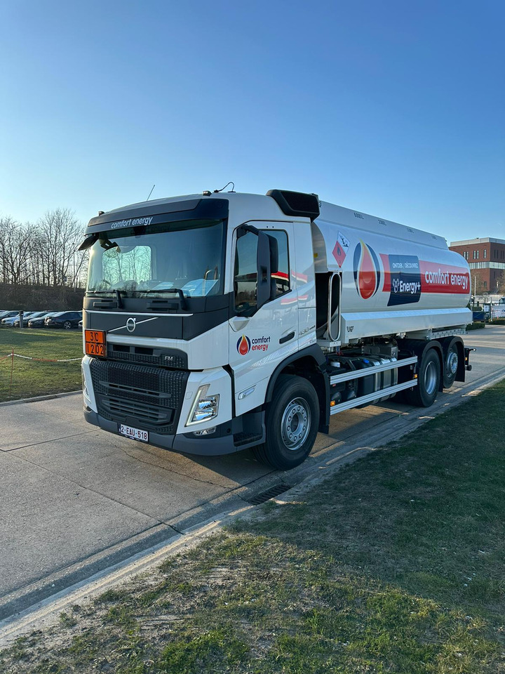 VOLVO FM - Tartályos teherautó: 1 kép. VOLVO FM - Tartályos teherautó: 1 kép.