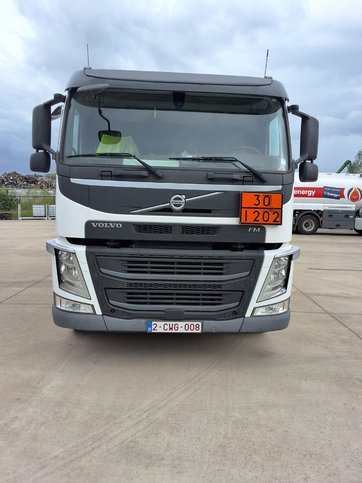 VOLVO FM - Tartályos teherautó: 1 kép. VOLVO FM - Tartályos teherautó: 1 kép.