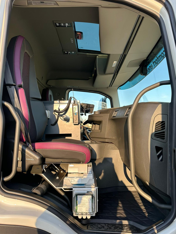 VOLVO FM - Tartályos teherautó: 2 kép. VOLVO FM - Tartályos teherautó: 2 kép.