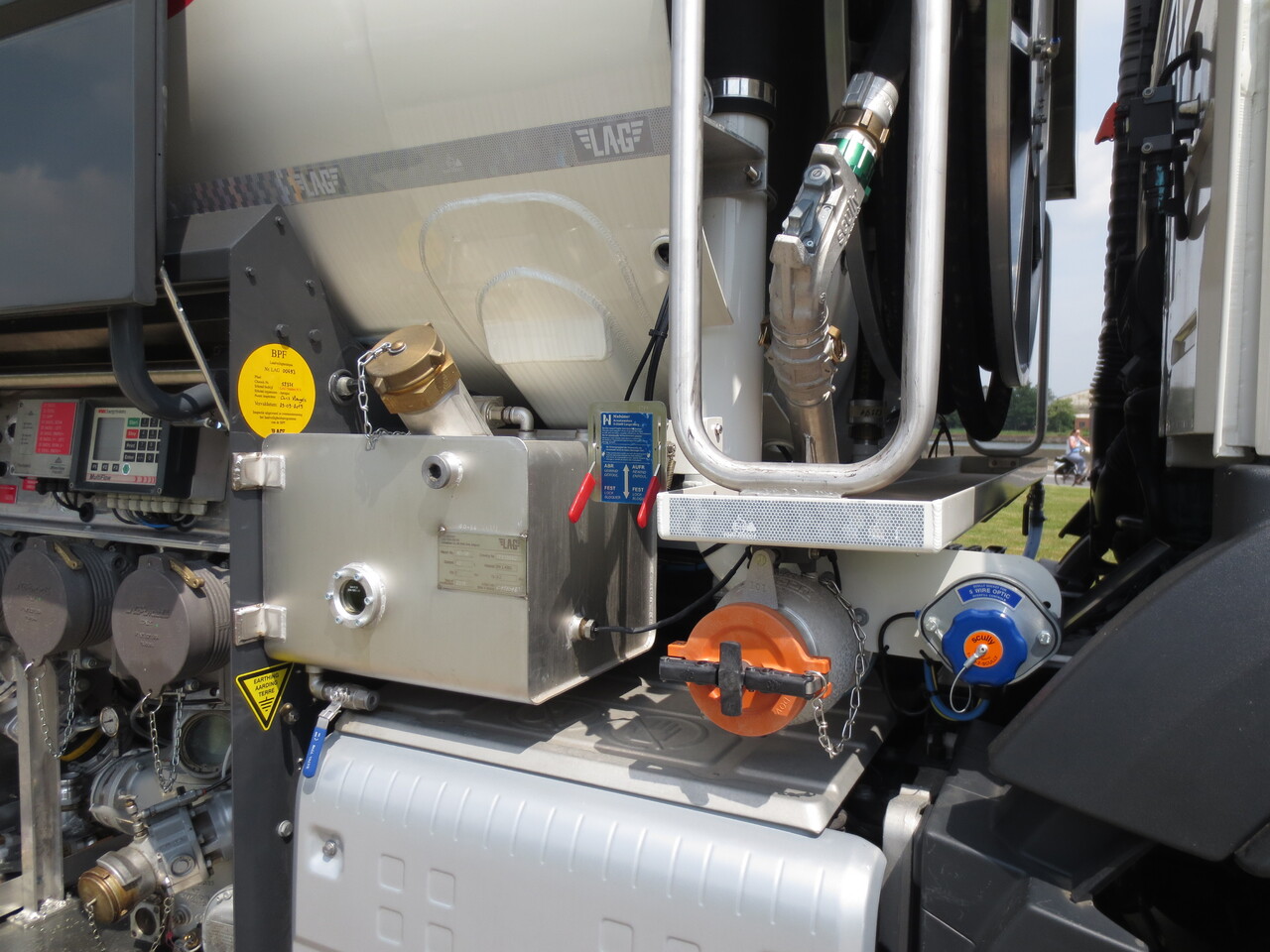 VOLVO FM - Tartályos teherautó: 2 kép. VOLVO FM - Tartályos teherautó: 2 kép.