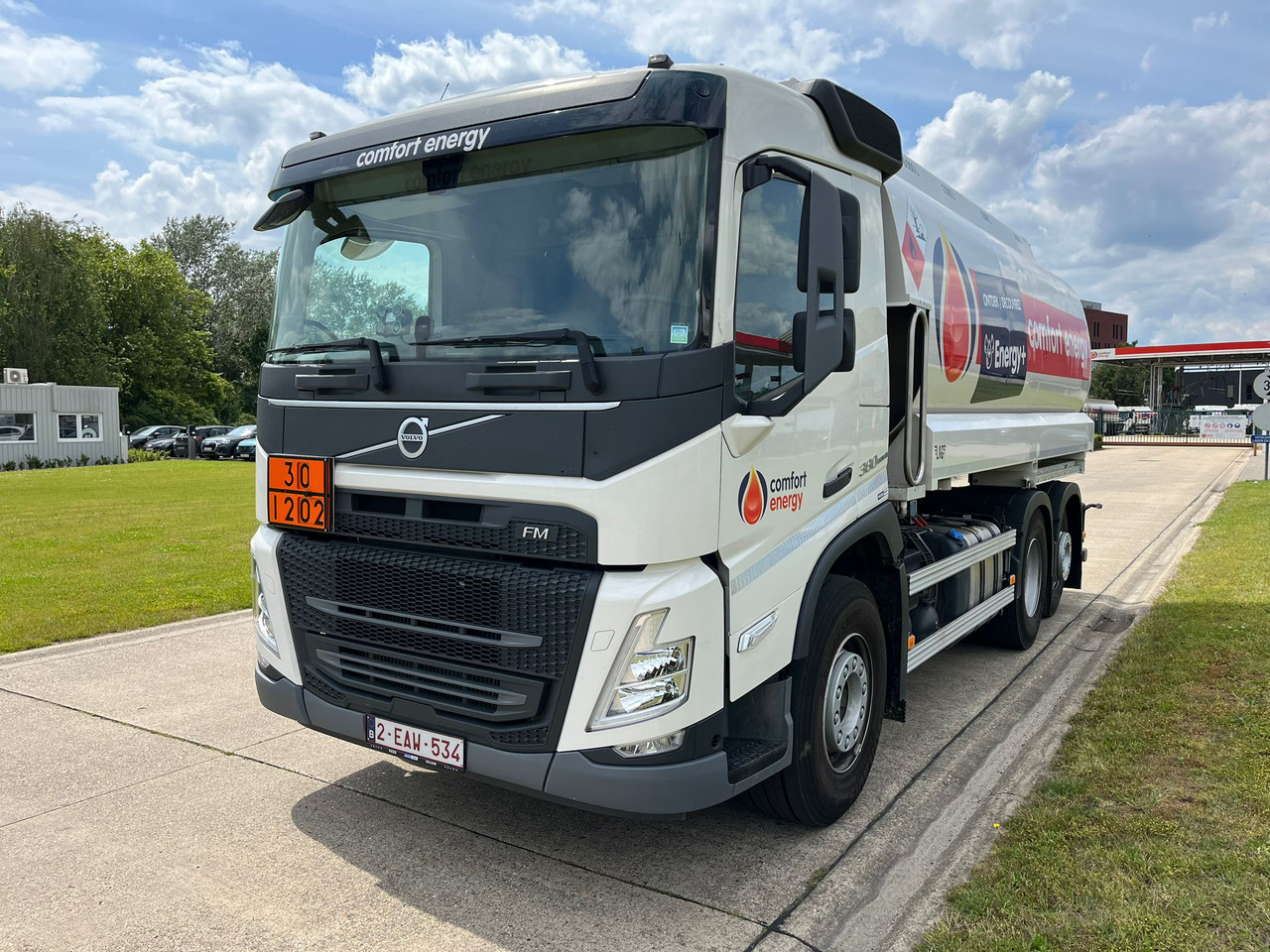 VOLVO FM - Tartályos teherautó: 1 kép. VOLVO FM - Tartályos teherautó: 1 kép.