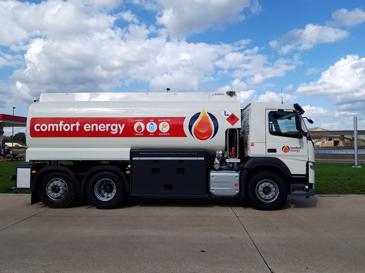 Tartályos teherautó VOLVO FM: 11 kép. Tartályos teherautó VOLVO FM: 11 kép.