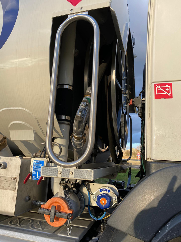 Tartályos teherautó VOLVO FM: 12 kép. Tartályos teherautó VOLVO FM: 12 kép.