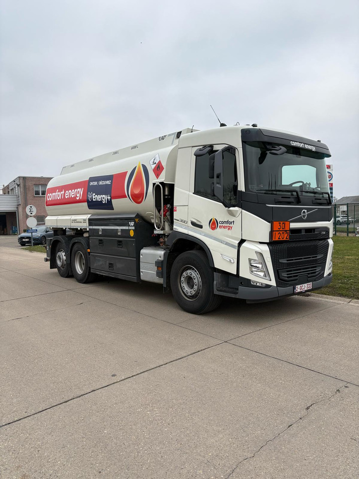 VOLVO FM380 - Tartályos teherautó: 5 kép. VOLVO FM380 - Tartályos teherautó: 5 kép.