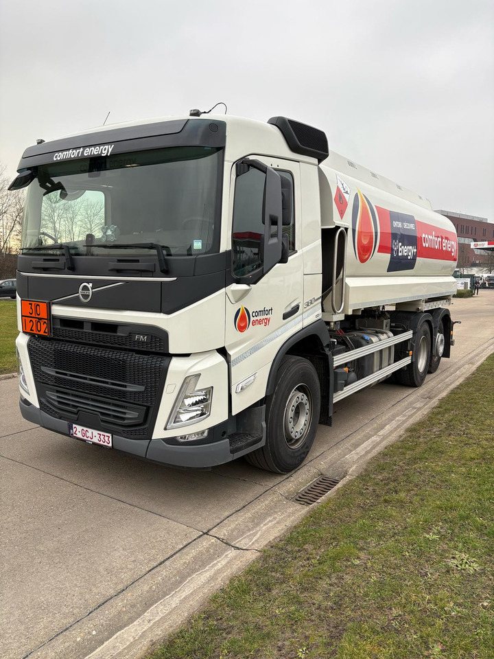 VOLVO FM380 - Tartályos teherautó: 1 kép. VOLVO FM380 - Tartályos teherautó: 1 kép.