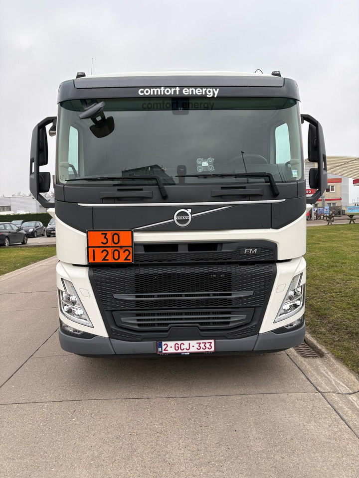 VOLVO FM380 - Tartályos teherautó: 4 kép. VOLVO FM380 - Tartályos teherautó: 4 kép.