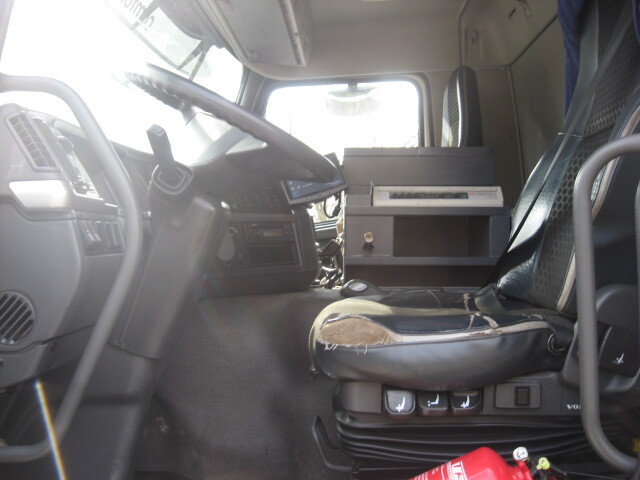 VOLVO FMFH - Tartályos teherautó: 3 kép. VOLVO FMFH - Tartályos teherautó: 3 kép.
