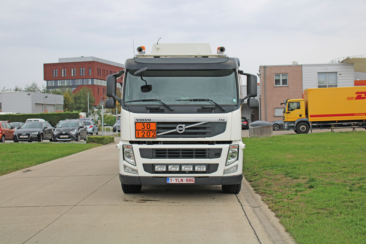 Volvo FM - Tartályos teherautó: 5 kép. Volvo FM - Tartályos teherautó: 5 kép.