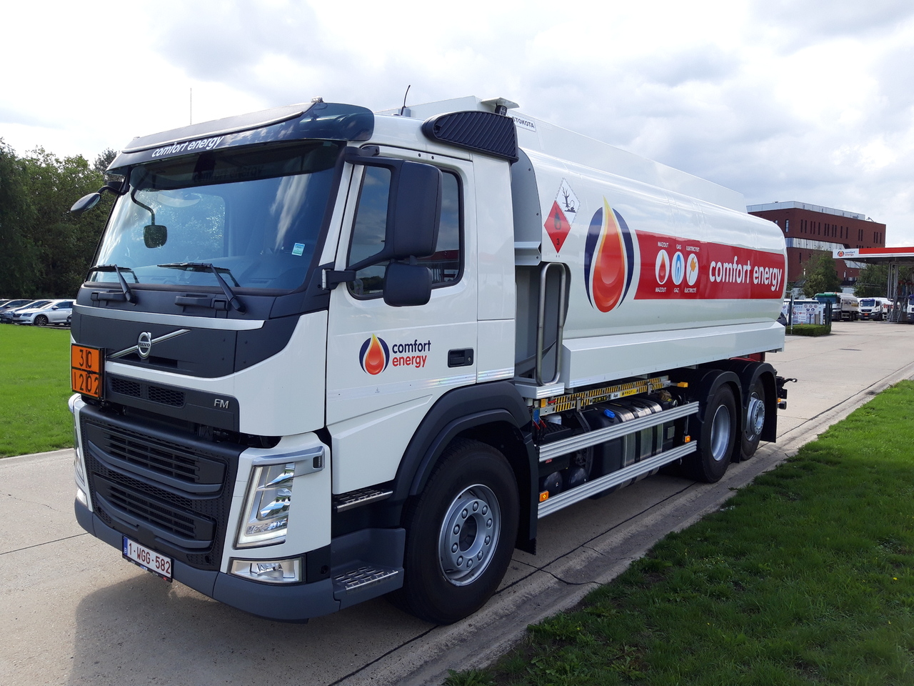 Volvo FM - Tartályos teherautó: 1 kép. Volvo FM - Tartályos teherautó: 1 kép.