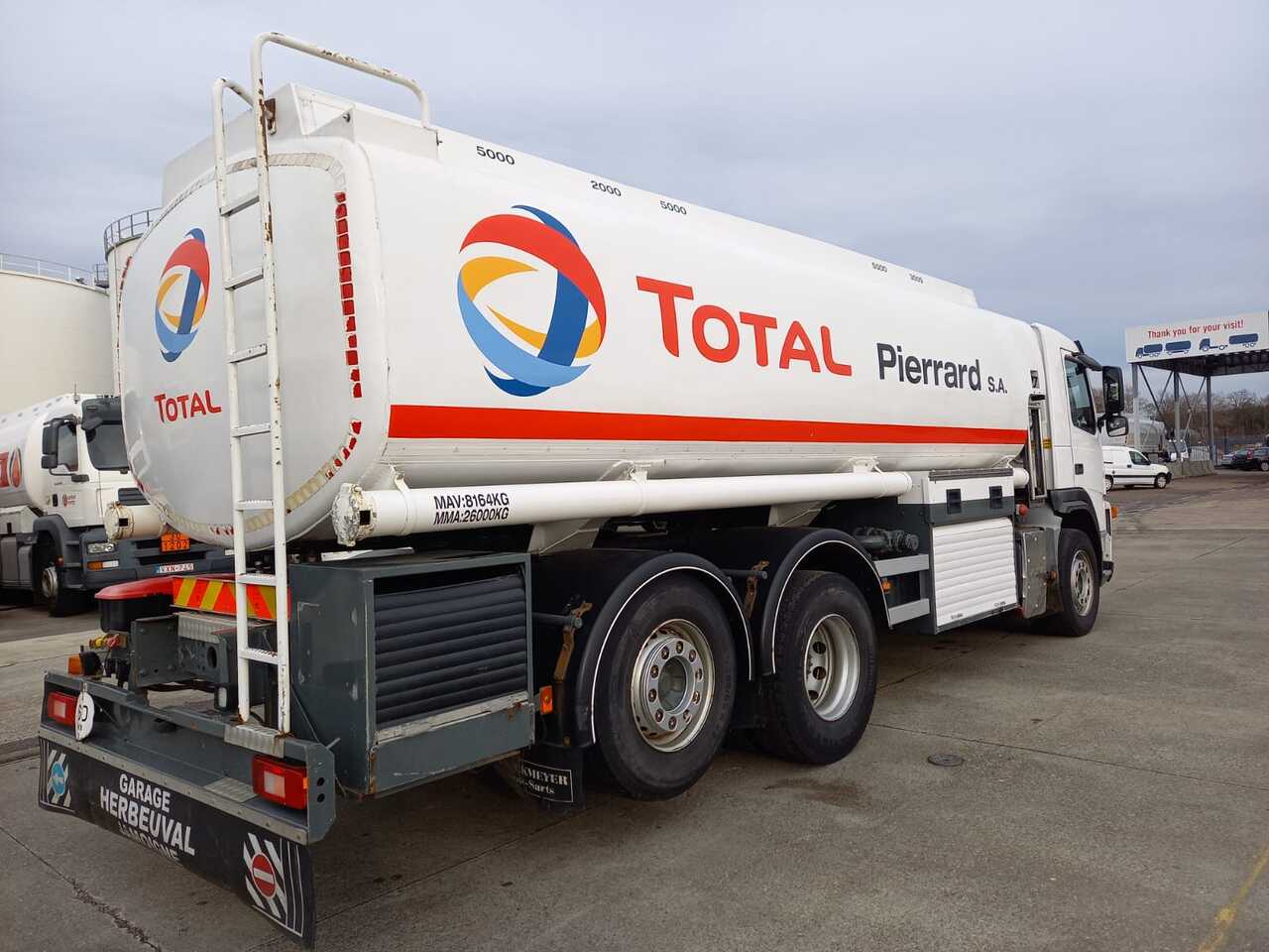 Tartályos teherautó Volvo FMFH: 8 kép.