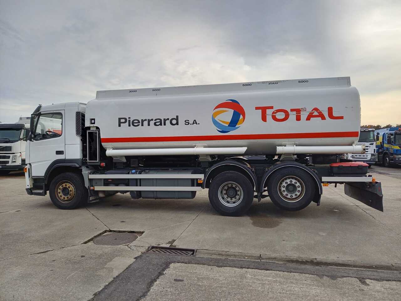 Tartályos teherautó Volvo FMFH: 11 kép.