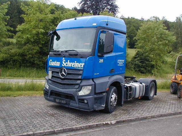 Mercedes-Benz 1843 Actros - Nyergesvontató: 1 kép. Mercedes-Benz 1843 Actros - Nyergesvontató: 1 kép.