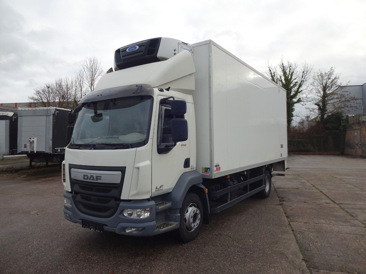 DAF LF 220, 16 T, LBW, Türen, Klima, Automat, Kamera - Dobozos felépítményű teherautó: 3 kép. DAF LF 220, 16 T, LBW, Türen, Klima, Automat, Kamera - Dobozos felépítményű teherautó: 3 kép.
