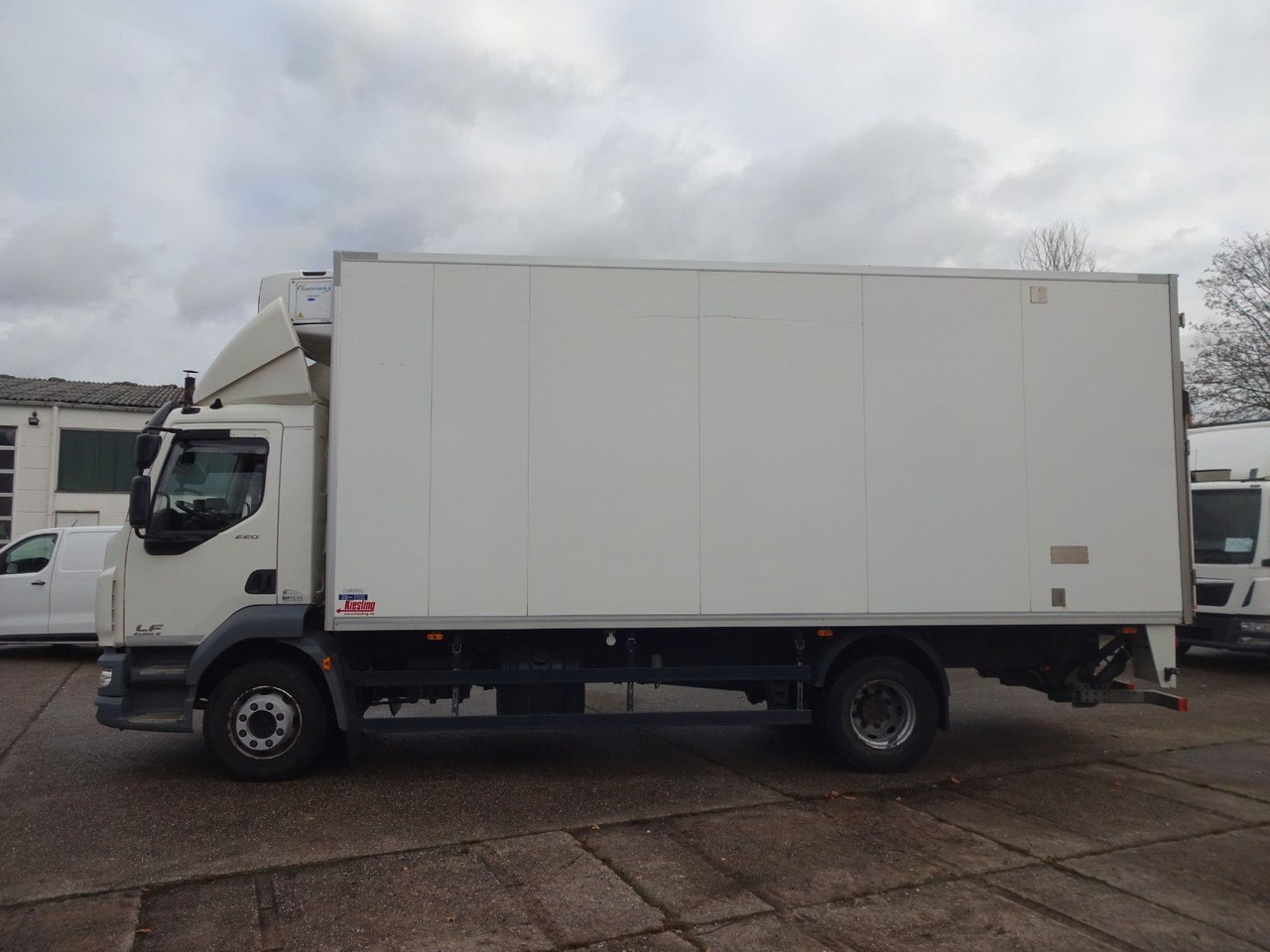 DAF LF 220, 16 T, LBW, Türen, Klima, Automat, Kamera - Hűtős teherautó: 4 kép. DAF LF 220, 16 T, LBW, Türen, Klima, Automat, Kamera - Hűtős teherautó: 4 kép.