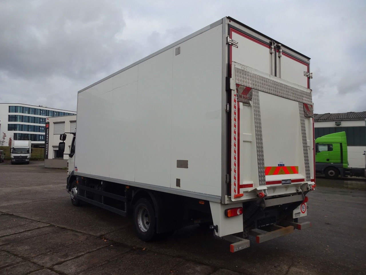 DAF LF 220, 16 T, LBW, Türen, Klima, Automat, Kamera - Hűtős teherautó: 5 kép. DAF LF 220, 16 T, LBW, Türen, Klima, Automat, Kamera - Hűtős teherautó: 5 kép.