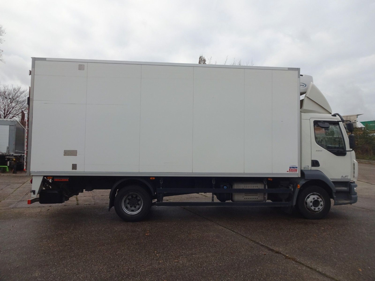 DAF LF 220, 16 T, LBW, Türen, Klima, Automat, Kamera - Hűtős teherautó: 3 kép. DAF LF 220, 16 T, LBW, Türen, Klima, Automat, Kamera - Hűtős teherautó: 3 kép.
