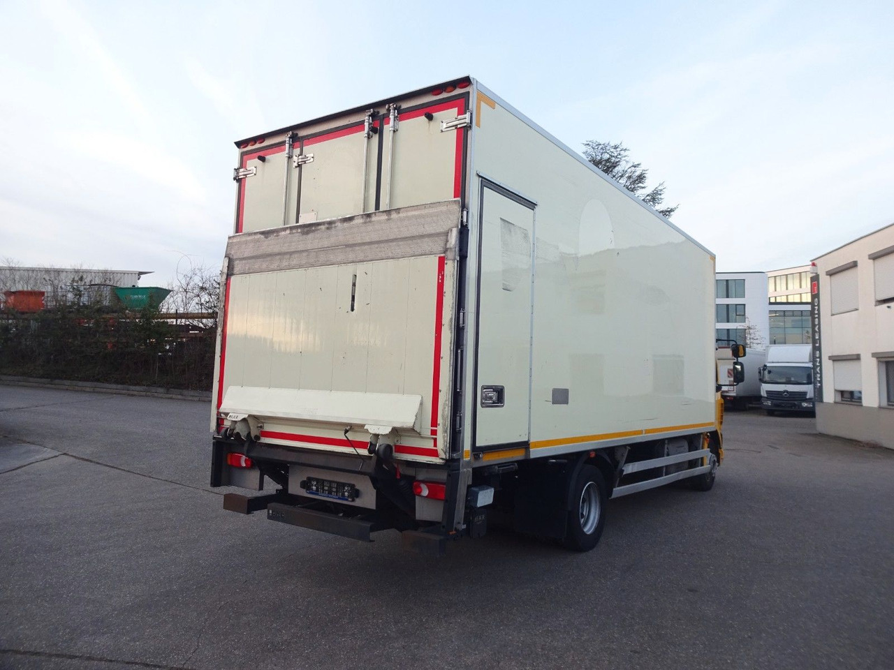 DAF LF 230, 12 T, LBW, Türen, Klima, Automat, Kamera - Dobozos felépítményű teherautó: 5 kép. DAF LF 230, 12 T, LBW, Türen, Klima, Automat, Kamera - Dobozos felépítményű teherautó: 5 kép.