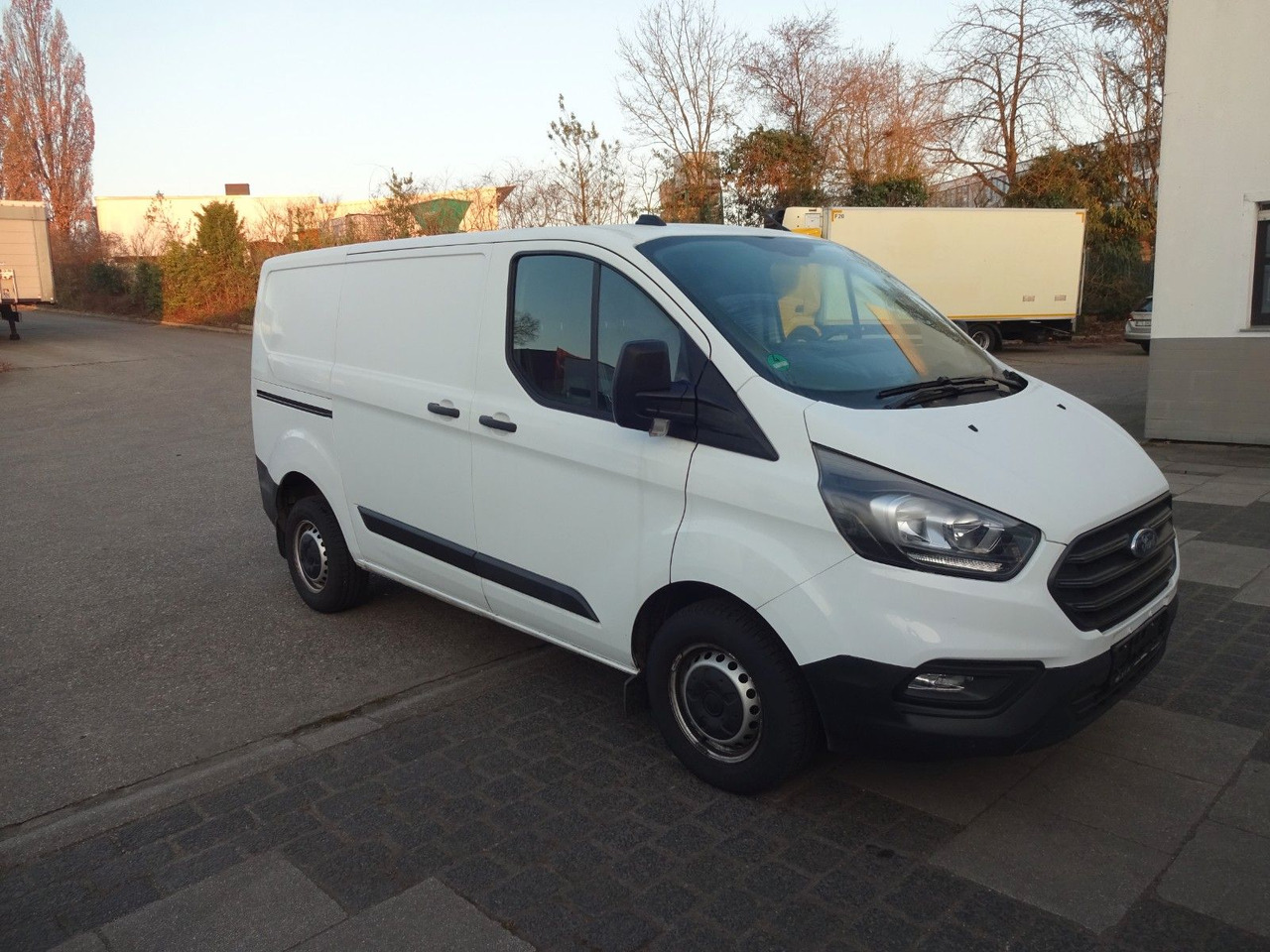 Ford Transit Custom Kasten 280 L1H1, PDC - Furgon: 3 kép. Ford Transit Custom Kasten 280 L1H1, PDC - Furgon: 3 kép.