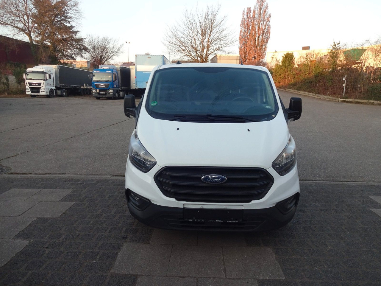 Ford Transit Custom Kasten 280 L1H1, PDC - Furgon: 2 kép. Ford Transit Custom Kasten 280 L1H1, PDC - Furgon: 2 kép.