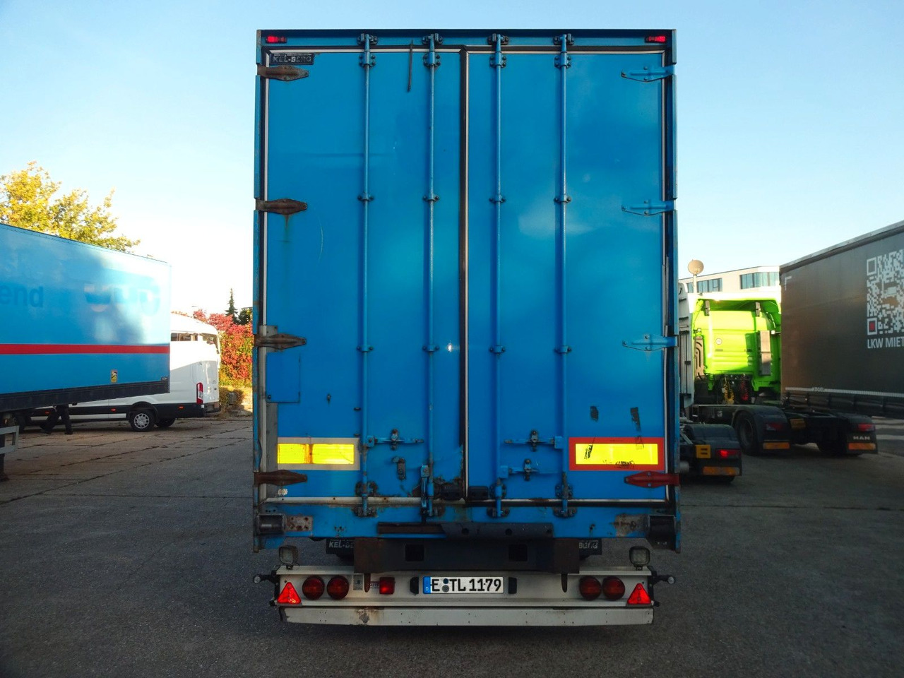 Kel-Berg 3 x Koffer, Doppelstock mit Balken - Félpótkocsi dobozos: 4 kép. Kel-Berg 3 x Koffer, Doppelstock mit Balken - Félpótkocsi dobozos: 4 kép.
