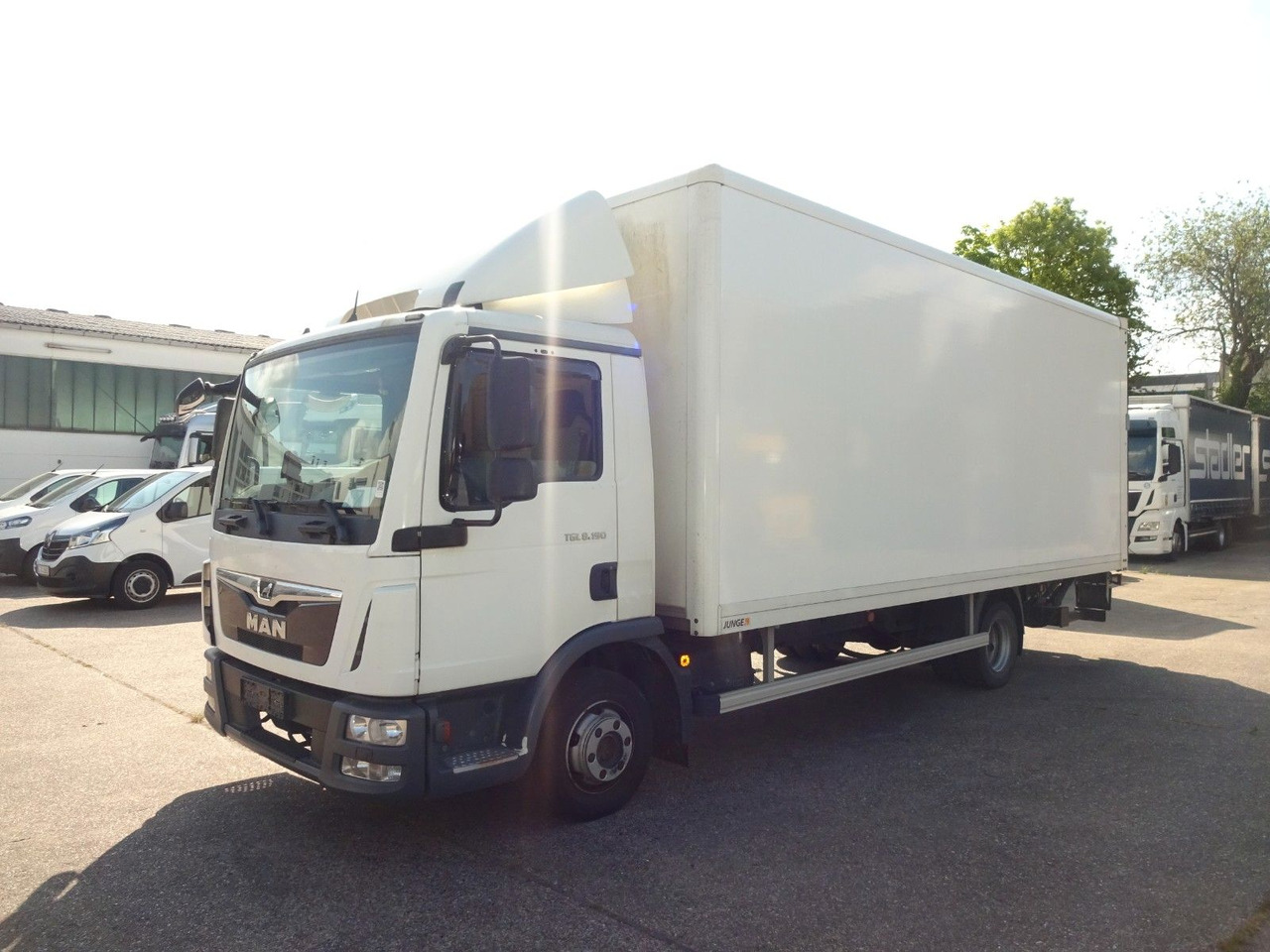 MAN TGL 8.190, LBW, Luft, Tempomat, Standheizung - Dobozos kisteherautó: 3 kép. MAN TGL 8.190, LBW, Luft, Tempomat, Standheizung - Dobozos kisteherautó: 3 kép.