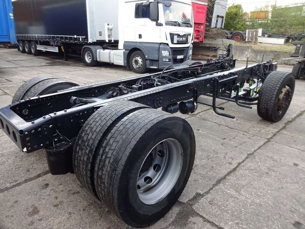 MAN TGX 18.480, Chassis mit Hinterachse, Bj-2016 - Keret/ Alváz - Teherautó: 5 kép. MAN TGX 18.480, Chassis mit Hinterachse, Bj-2016 - Keret/ Alváz - Teherautó: 5 kép.