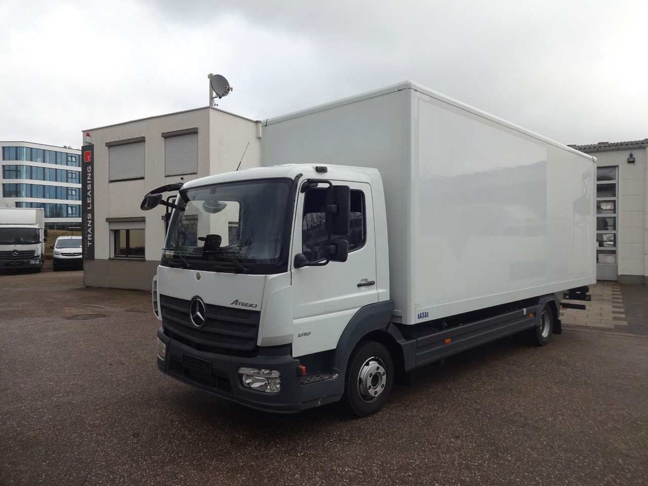 Mercedes-Benz Atego 818, Koffer mit Rolltor - Dobozos kisteherautó: 1 kép. Mercedes-Benz Atego 818, Koffer mit Rolltor - Dobozos kisteherautó: 1 kép.