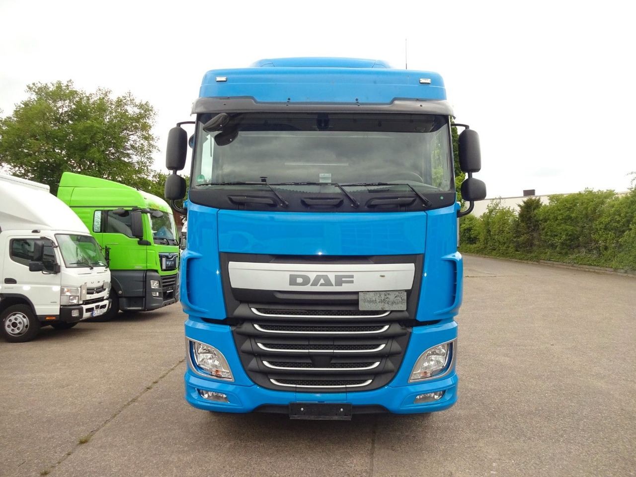 DAF XF 440, SC, Klima, 2 x Tank, Intarder, - Nyergesvontató: 2 kép. DAF XF 440, SC, Klima, 2 x Tank, Intarder, - Nyergesvontató: 2 kép.