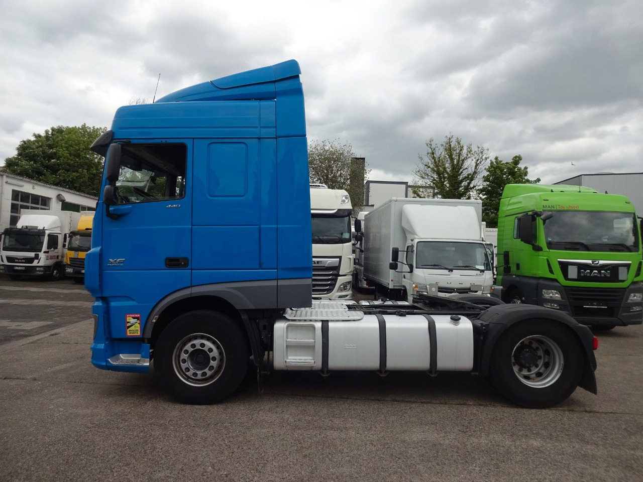 DAF XF 440, SC, Klima, 2 x Tank, Intarder, Standklim - Nyergesvontató: 4 kép. DAF XF 440, SC, Klima, 2 x Tank, Intarder, Standklim - Nyergesvontató: 4 kép.