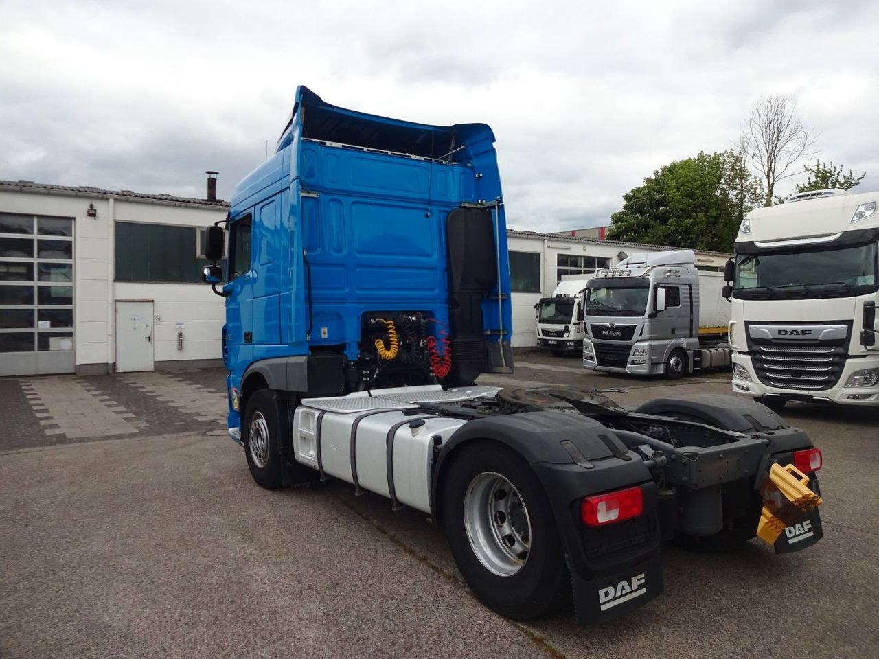 DAF XF 440, SC, Klima, 2 x Tank, Intarder, Standklim - Nyergesvontató: 5 kép. DAF XF 440, SC, Klima, 2 x Tank, Intarder, Standklim - Nyergesvontató: 5 kép.