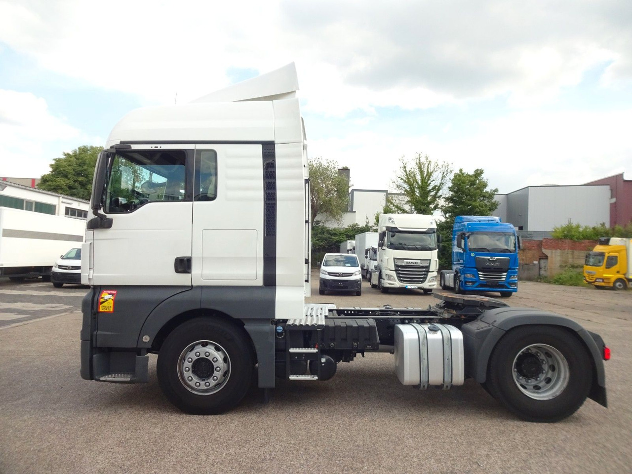 MAN 3 x TGX 18.470, XLX, Intarder, ACC, 2 Tank - Nyergesvontató: 5 kép. MAN 3 x TGX 18.470, XLX, Intarder, ACC, 2 Tank - Nyergesvontató: 5 kép.
