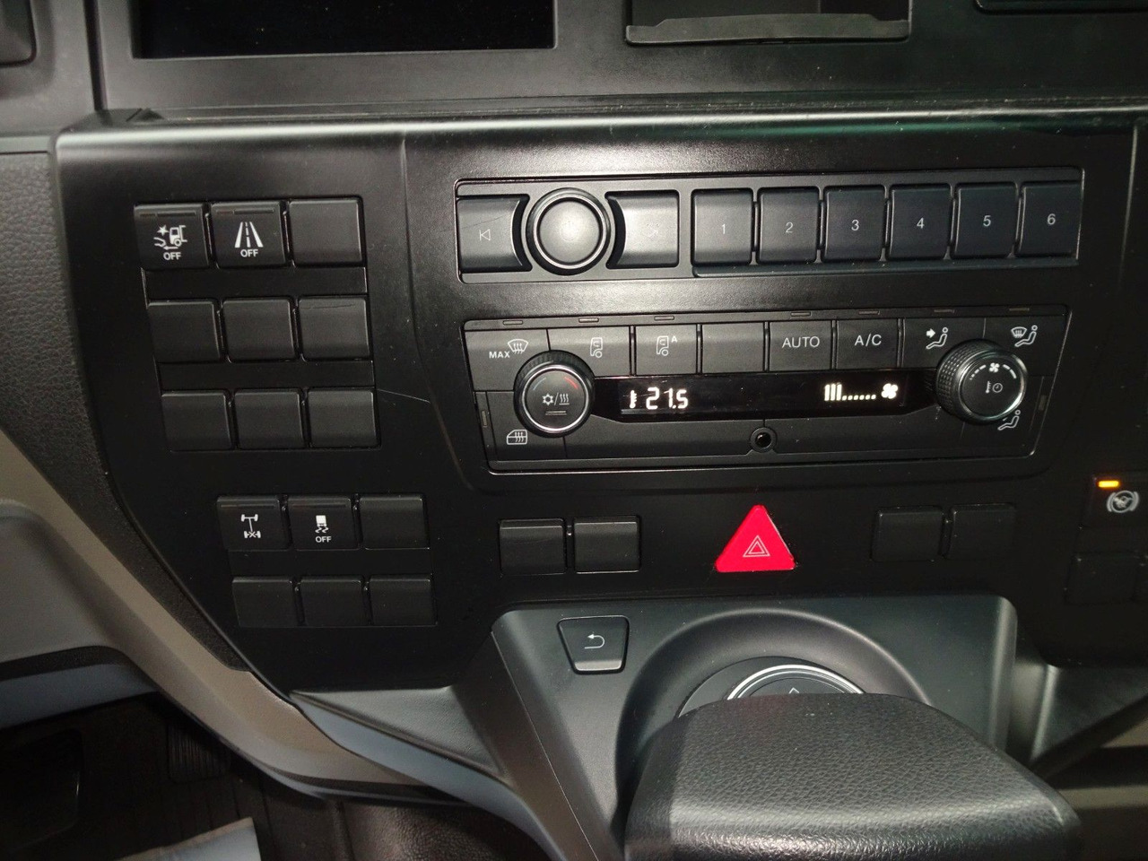 Nyergesvontató MAN TGX 18.470, XLX, Retarder, ACC, 2 x Tank: 20 kép. Nyergesvontató MAN TGX 18.470, XLX, Retarder, ACC, 2 x Tank: 20 kép.