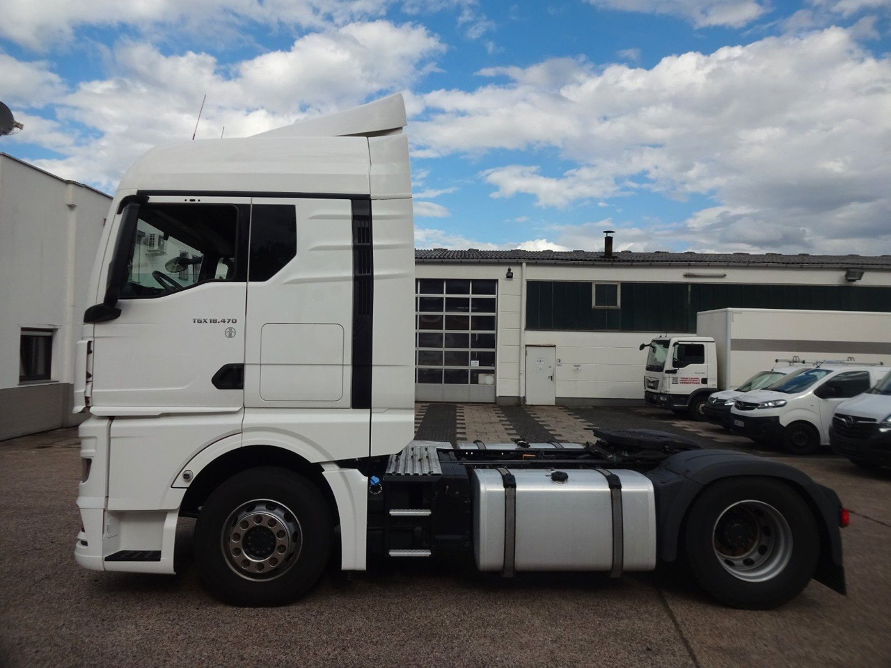 Nyergesvontató MAN TGX 18.470, XLX, Retarder, ACC, 2 x Tank: 11 kép. Nyergesvontató MAN TGX 18.470, XLX, Retarder, ACC, 2 x Tank: 11 kép.