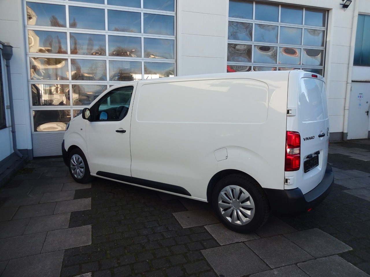 Opel 50 x Vivaro Kasten L1H1, Klima, PDC, - Kis furgon: 5 kép. Opel 50 x Vivaro Kasten L1H1, Klima, PDC, - Kis furgon: 5 kép.