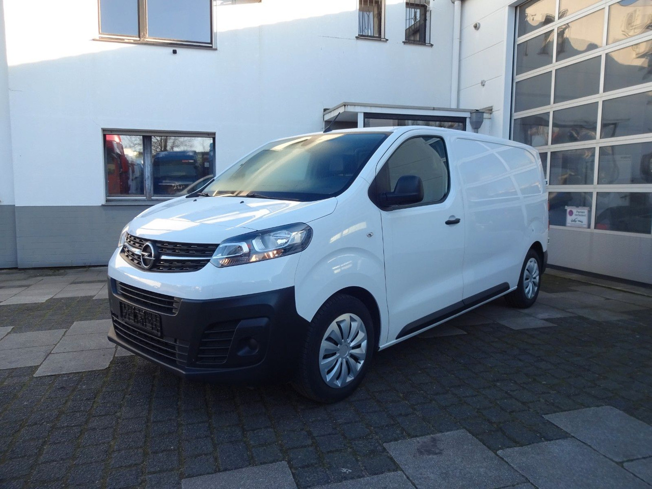 Opel 50 x Vivaro Kasten L1H1, Klima, PDC, Tempomat - Kis furgon: 1 kép. Opel 50 x Vivaro Kasten L1H1, Klima, PDC, Tempomat - Kis furgon: 1 kép.