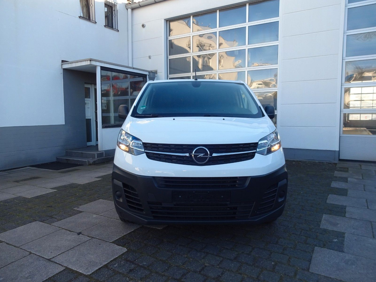 Opel 50 x Vivaro Kasten L1H1, Klima, PDC, Tempomat - Kis furgon: 4 kép. Opel 50 x Vivaro Kasten L1H1, Klima, PDC, Tempomat - Kis furgon: 4 kép.