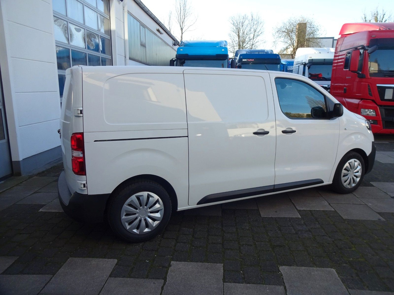 Opel 50 x Vivaro Kasten, L1H1, Klima, PDC, Tempomat - Kis furgon: 5 kép. Opel 50 x Vivaro Kasten, L1H1, Klima, PDC, Tempomat - Kis furgon: 5 kép.