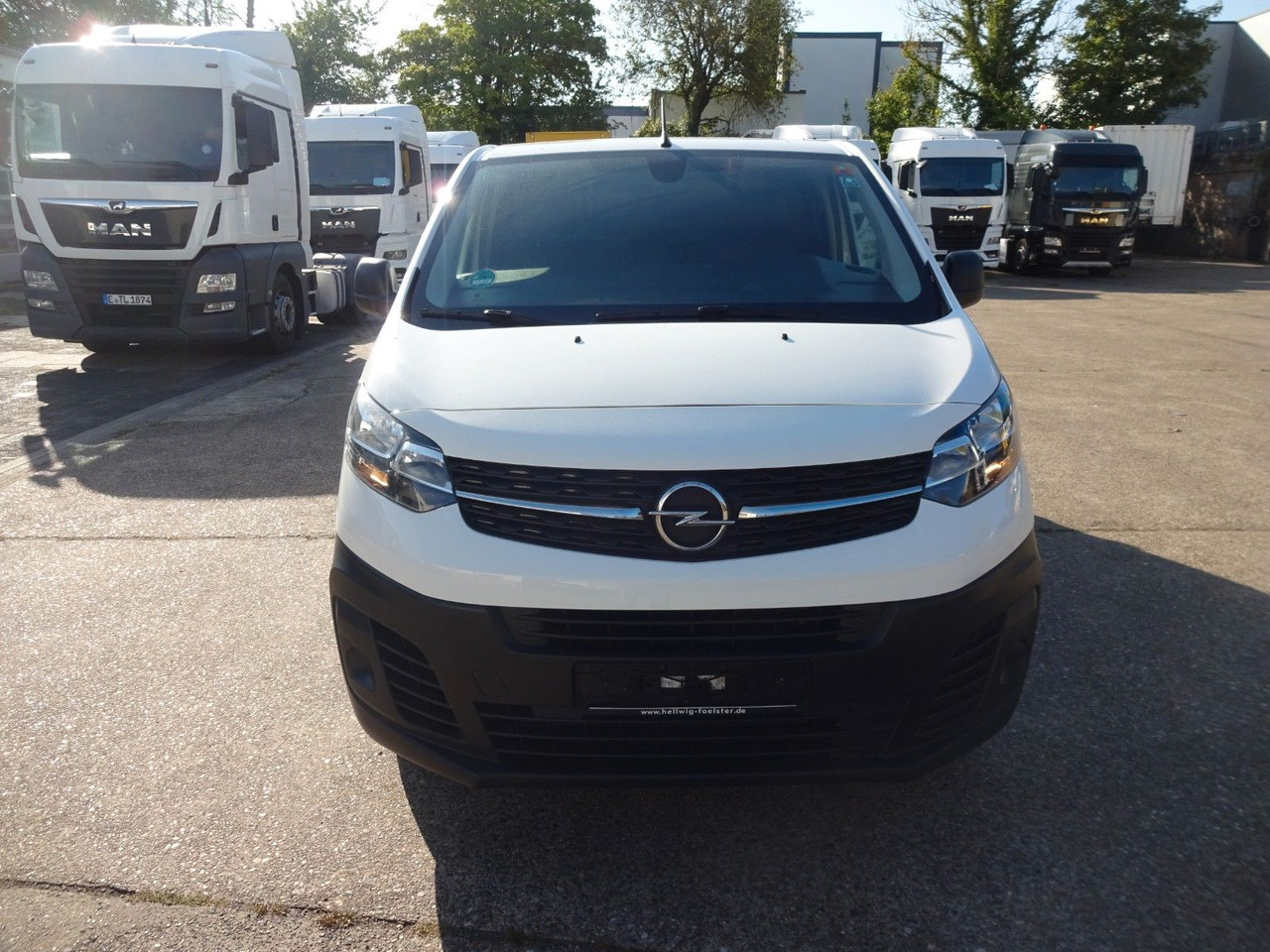 Opel Vivaro Kasten L1H1, Klima, PDC, - Kis furgon: 2 kép. Opel Vivaro Kasten L1H1, Klima, PDC, - Kis furgon: 2 kép.