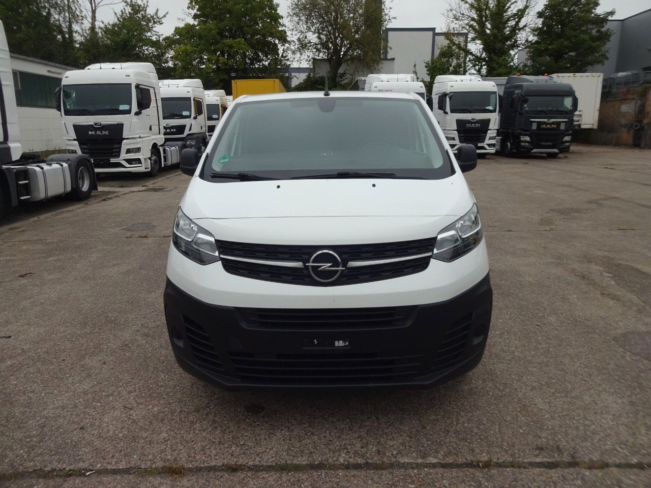 Opel Vivaro Kasten L1H1, Klima, PDC, - Kis furgon: 2 kép. Opel Vivaro Kasten L1H1, Klima, PDC, - Kis furgon: 2 kép.