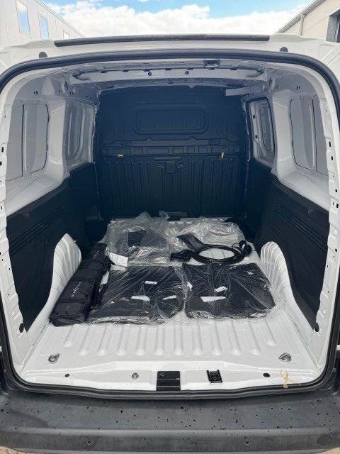 Peugeot 2 Partner Premium Elektro, L3H1, 100 kW, Kamera - Kis furgon, Elektromos kisteherautó: 5 kép. Peugeot 2 Partner Premium Elektro, L3H1, 100 kW, Kamera - Kis furgon, Elektromos kisteherautó: 5 kép.