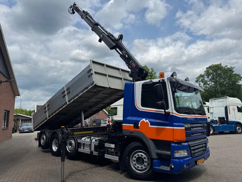 DAF CF 85.360 8X2 3 Zijdige kipper HIAB 16 t/m kraan AHK Top condition - Billenőplatós teherautó, Darus autó: 2 kép. DAF CF 85.360 8X2 3 Zijdige kipper HIAB 16 t/m kraan AHK Top condition - Billenőplatós teherautó, Darus autó: 2 kép.