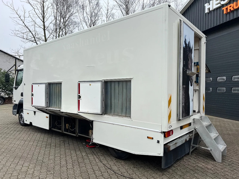 DAF LF 180 4X2 Verkoopopbouw/Verkaufsaufbau +Koeling Hydraulisch uitklapbaar - Büféautó: 4 kép. DAF LF 180 4X2 Verkoopopbouw/Verkaufsaufbau +Koeling Hydraulisch uitklapbaar - Büféautó: 4 kép.