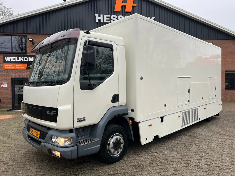 DAF LF 180 4X2 Verkoopopbouw/Verkaufsaufbau +Koeling Hydraulisch uitklapbaar - Büféautó: 3 kép. DAF LF 180 4X2 Verkoopopbouw/Verkaufsaufbau +Koeling Hydraulisch uitklapbaar - Büféautó: 3 kép.