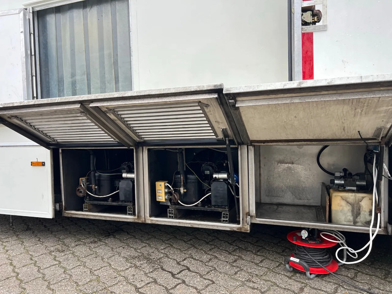 DAF LF 180 4X2 Verkoopopbouw/Verkaufsaufbau +Koeling Hydraulisch uitklapbaar - Büféautó: 5 kép. DAF LF 180 4X2 Verkoopopbouw/Verkaufsaufbau +Koeling Hydraulisch uitklapbaar - Büféautó: 5 kép.